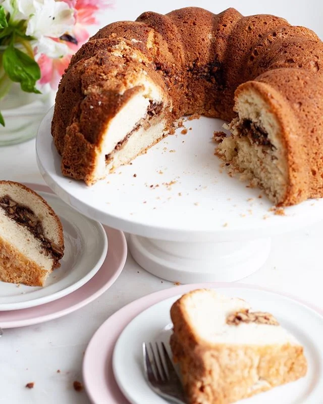 Enjoying a quiet morning at the cottage , craving a slice of cinnamon coffee cake with my rooibos tea. I would bake this cake but I didn&rsquo;t order an oven for my cottage kitchen. As some of you know , I use the barbecue for baking and it works mo
